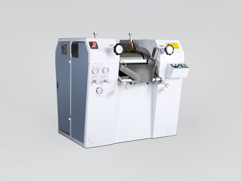 How does a 3 roll mill work